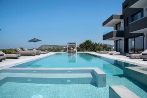 Omnia Luxury Villa, 100m2 Pool, Whirlpool & Gym, By ThinkVilla