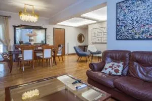 Luxe 3 Bd Penthouse 5 Min from Drosia Square - Dhiónisos