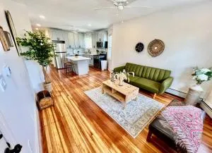 Modern Apartment - 3 Bedrooms, 2 Bathrooms - Graniteville