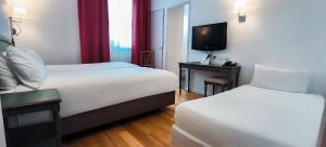 Hotels Logis VIGNES BLANCHES*** Hotel Cosy et restaurant de terroir : Chambre Triple Standard