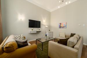 Spacious Apartment by Opera- 2 BR- 2 Bath- AC