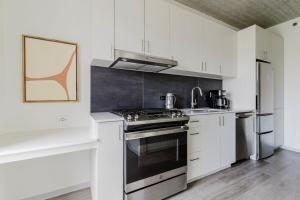 Blueground Old Town gym wd pet area ac CHI-1087