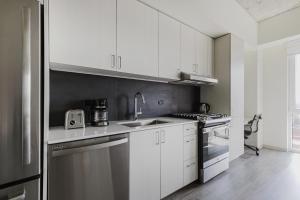 Blueground Old Town gym wd lounge bbq ac CHI-1090