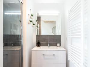 Apartment Jade et Elena-2 by Interhome