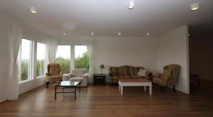 Golden Circle Spectacular house!