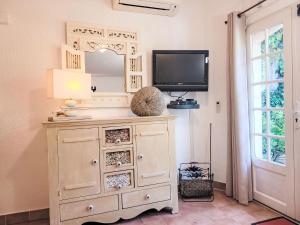 Maisons de vacances Holiday Home Le Mimosa St Laurent by Interhome : photos des chambres