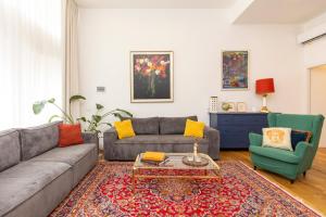 Loft Luxury Design- Apt with 2 bedrooms -WIFI ULTRA-5min METRO