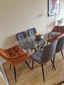 Hunters Wharf River View bySA