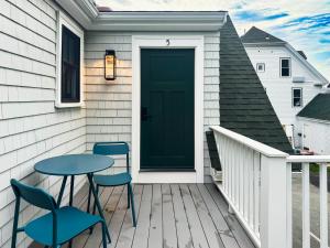 Apartment with Balcony room in The Rockport House