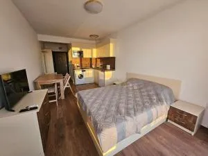 Sunset studio in Shartrez - Yunets