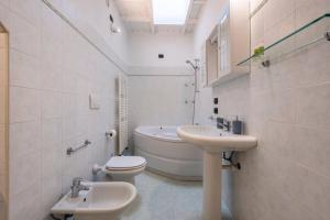 [Jacuzzi & Free Parking] 15 min to Arena