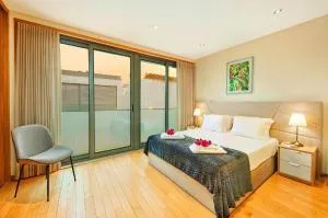 Beautiful Town Centre Townhouse With Shared Pool - Asseca