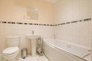 2 BR flat next to Train Station & Gated Parking