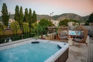 Integra Hotel - 特雷比涅