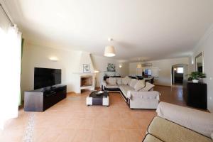 Bela Vivenda-pretty Family Villa With Pool & Golf