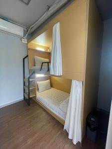 Phòng tập thể – Chỉ cho nữ (Dormitory Room - Female Only)