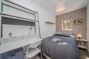 HarmonyNest Parkview Elegance - London