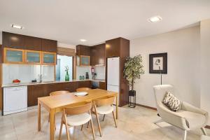 Stylish Townhouse In Tavira Centre, Shared Pool