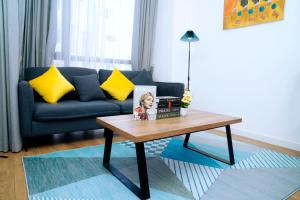 King size accommodation on tay ho street