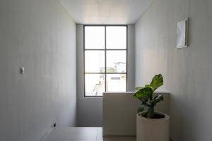 Beverly Hill Mountain City View Villa 8 bedrooms with a private heated swimming pool and a movie room