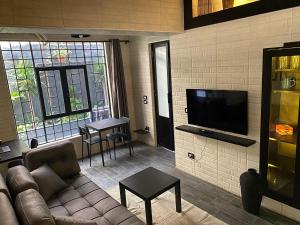 Cozy 1BR apartment with a private entrance & patio on the ground floor