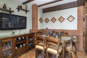 Casa con patio y terraza en Barrio histórico de la Villa, junto al Adarve