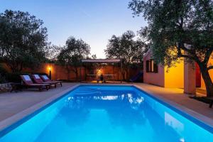 Villa Versovica by Briskva