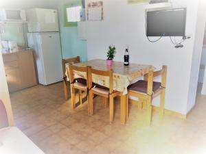 La maison sous les chenes