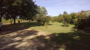 La maison sous les chenes