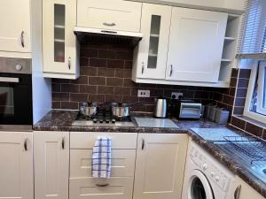 Abbey Wood Serviced Apartment 3BRH Free Wi-Fi Parking Tea and Coffee