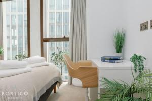 Stunning 2-bed apartment with pool in Nine Elms