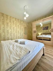 ApartPoltava НОВИЙ будинок, в самому ЦЕНТРІ 2-ОКРЕМІ кімнати, ПАНОРАМНИЙ БАЛКОН
