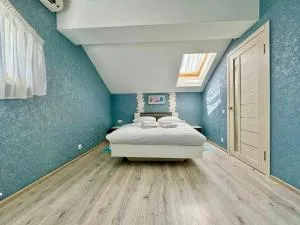 ApartPoltava Ексклюзивна МАНСАРДА з виходом на дах, НОВОБУДОВА, LED ДЗЕРКАЛО Корпусний парк - Poltava