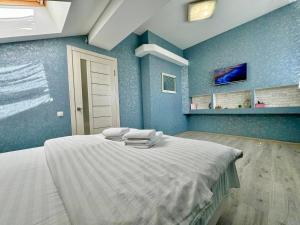 ApartPoltava Ексклюзивна МАНСАРДА з виходом на дах, НОВОБУДОВА, LED ДЗЕРКАЛО Корпусний парк