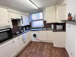 Abbey Wood Serviced Apartment 3BRH Free Wi-Fi Parking Tea and Coffee