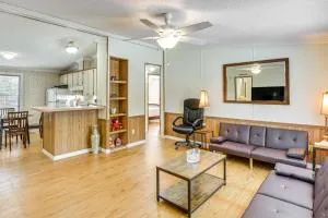 Crescent City Home with Charcoal Grill Near 3 Lakes - Crescent City