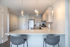 Private Apt with Gym & Pool