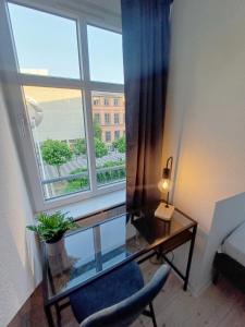 Beautiful 2 Bedroom Apartment Center Of City