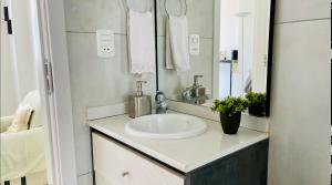 GOLD, Apartamento nuevo de 2 ambientes en Equipetrol cerca del Zoológico