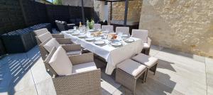 Maisons de vacances DOMAINE DES PIERRES PRECIEUSES - Demeure de Charme - Grand Standing - 15 pers - Spa - Massages - Detente et Bien-etre - 30' Bordeaux : photos des chambres