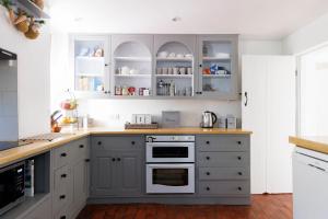 Enchanting 4BD Cottage & Lodge Nr Eartham Wood