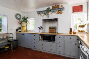 Enchanting 4BD Cottage & Lodge Nr Eartham Wood