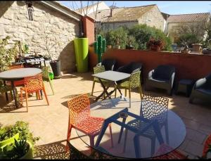 B&B / Chambres d'hotes VILLA ARTEMIA Maison vigneronne - chambre d hotes-B&B-piscine : photos des chambres