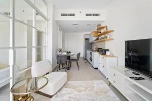 Chic 1 BR apartment at Golfville