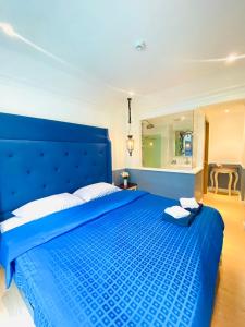 Seven Seas Cote d Azur By J-JAY