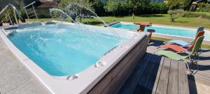 Maisons de vacances DOMAINE DES PIERRES PRECIEUSES - Demeure de Charme - Grand Standing - 15 pers - Spa - Massages - Detente et Bien-etre - 30' Bordeaux : photos des chambres