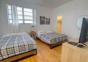 Miami Hallandale Condo, Partial Ocean View Direct Beach and Pool Access Miami Hollywood Beach