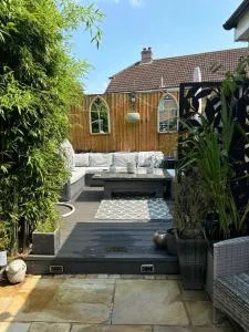Secret Gem 1 Bed Garden Flat Private Luxury Hot Tub - West Parley
