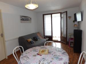 Les logis de Magali les Zodiacs, terrasse, plage à 600m