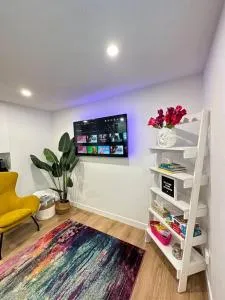 Stylish & Modern 2 Bedroom Suite - Moose Jaw